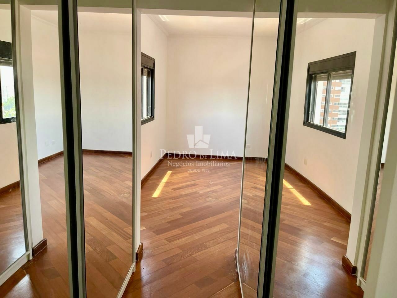 Apartamento 3 suítes, 197m², 2 vagas no Tatuapé. Condomínio Ana Paula.