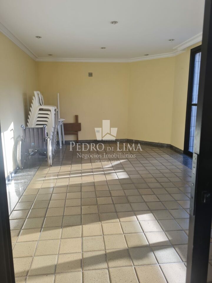 Apartamento 135m², com 3 quartos e 2 Vagas, próximo ao Shopping Penha. Condomínio Lopez de Gongora