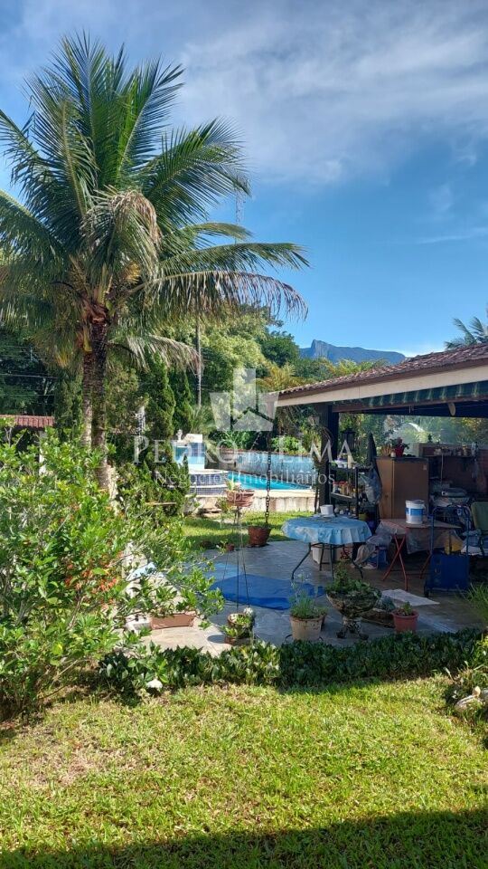 Casa em Ubatuba 4 quartos 3 banheiros. Piscina.