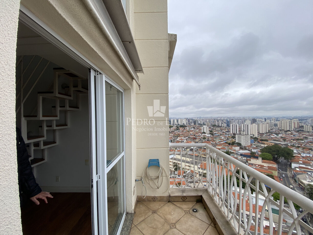 Apartamento com Mezanino 3 quartos sendo 1 suíte e 2 vagas fixas. Condomínio  Verdes Praças