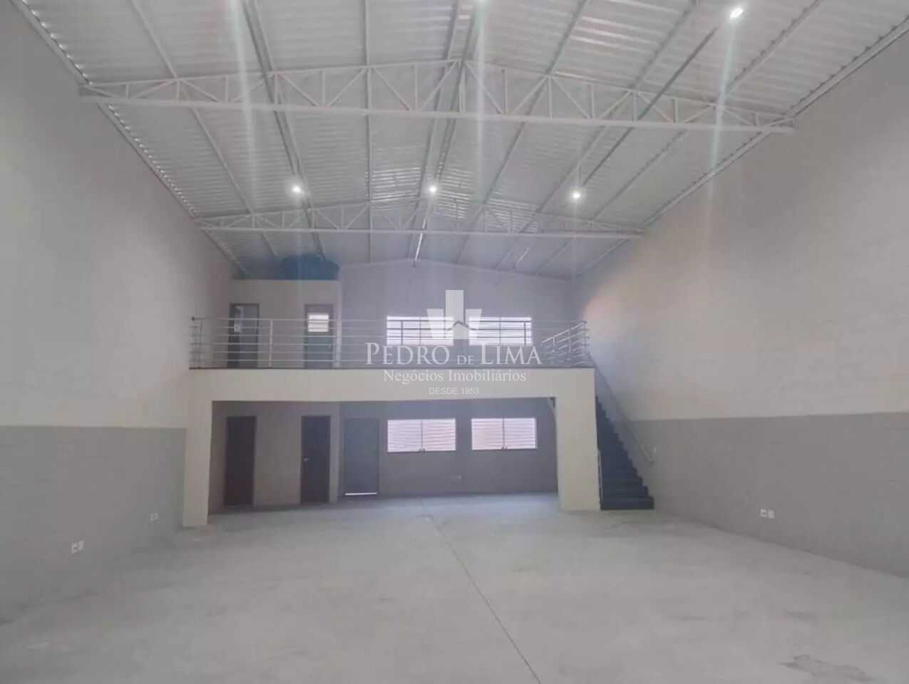 imagem do imovel Galpão industrial com 260m², 4 banheiros, pé direito de 6 metros, entrada trifásica ref: TP27903