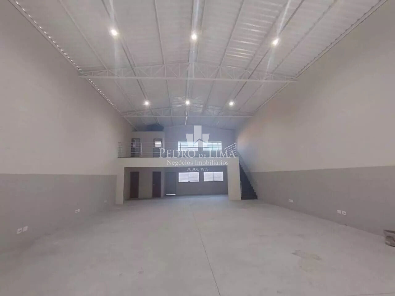 imagem do imovel Galpão industrial com 260m², 4 banheiros, pé direito de 6 metros, entrada trifásica ref: TP27903