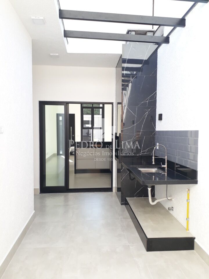 Casa Térrea em Mogi das Cruzes com espaço Gourmet. 3 quartos sendo 1 suíte e 1 vaga de garagem