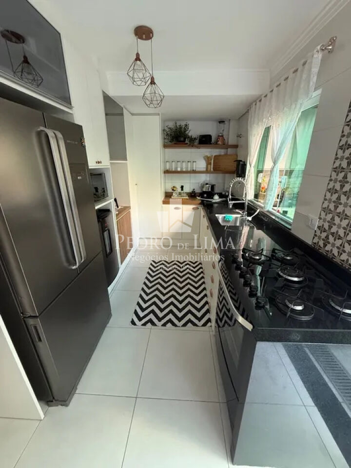 Casa  3 quartos suítes, 100m²,  4 banheiros e 2 vagas - Aricanduva