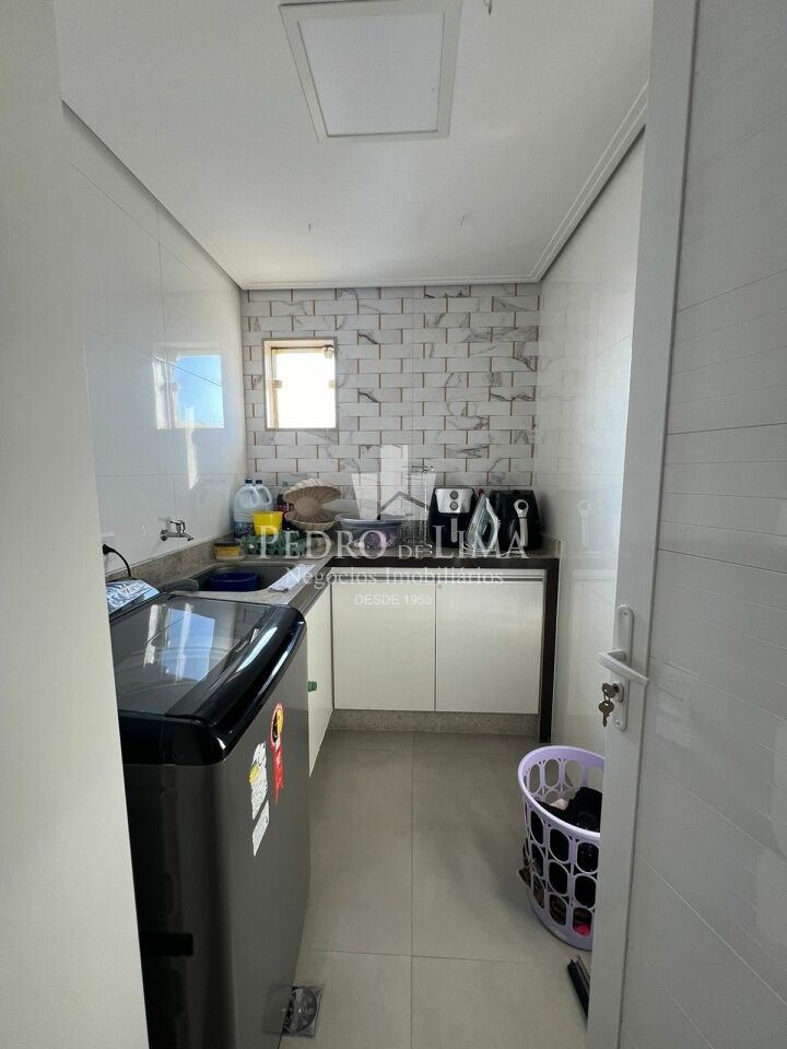 Apartamento cobertura 3 quartos 4 vagas na Água Rasa. Condomínio Oxford.