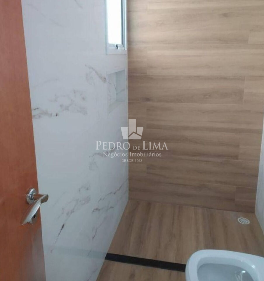 Sobrado Frontal, 3 quartos, 1 suíte, 5 vagas na Vila Carrão