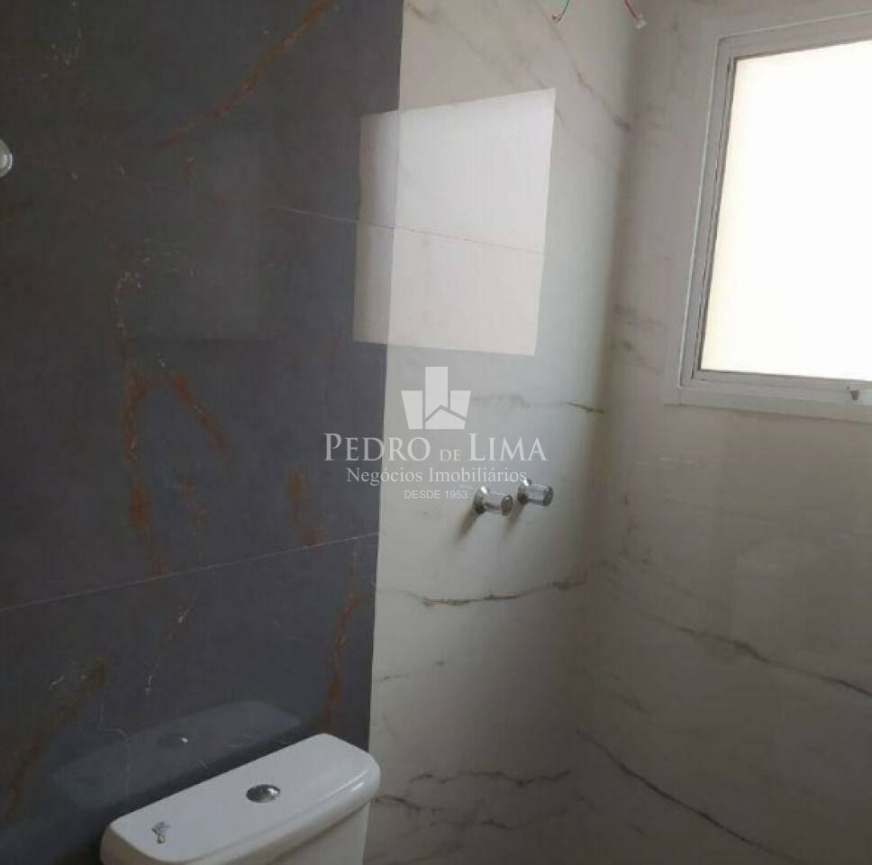 Sobrado Frontal, 3 quartos, 1 suíte, 5 vagas na Vila Carrão