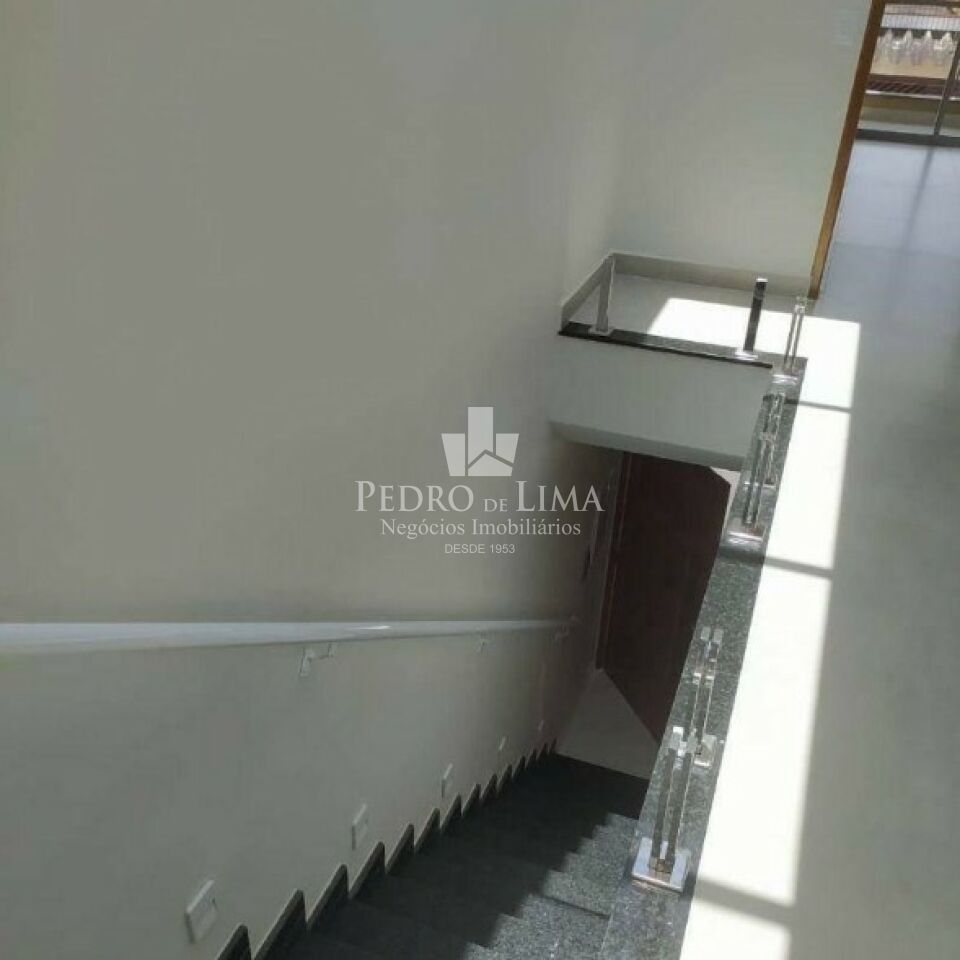 Sobrado Frontal, 3 quartos, 1 suíte, 5 vagas na Vila Carrão