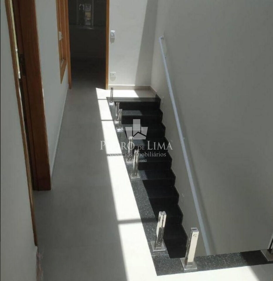 Sobrado Frontal, 3 quartos, 1 suíte, 5 vagas na Vila Carrão