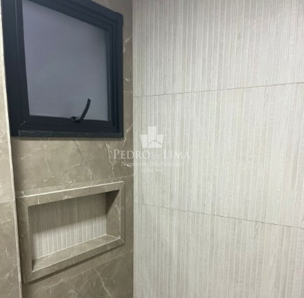 Sobrado Frontal, 3 quartos, 2 suítes, 4 vagas na Vila Carrão