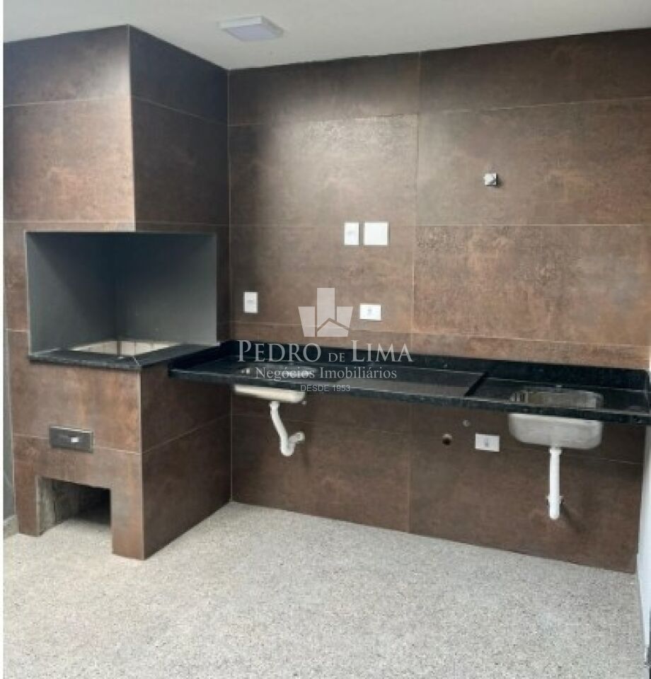 Sobrado Frontal, 3 quartos, 2 suítes, 4 vagas na Vila Carrão