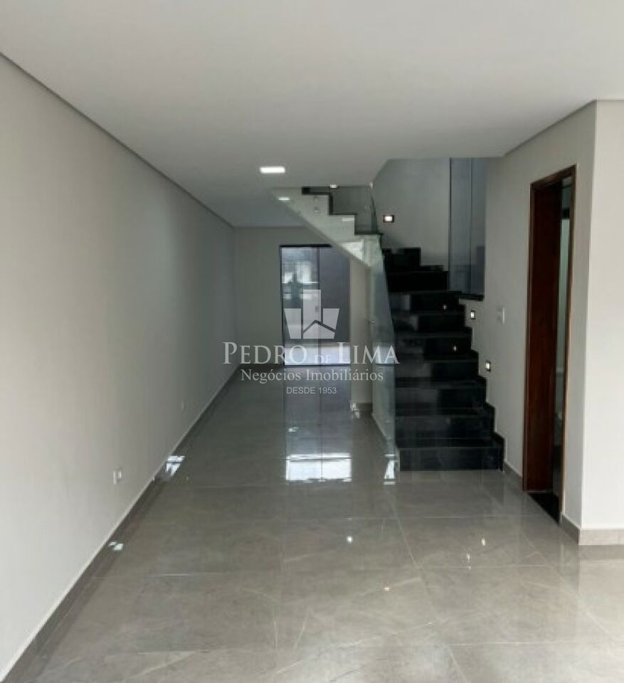 Sobrado Frontal, 3 quartos, 2 suítes, 4 vagas na Vila Carrão
