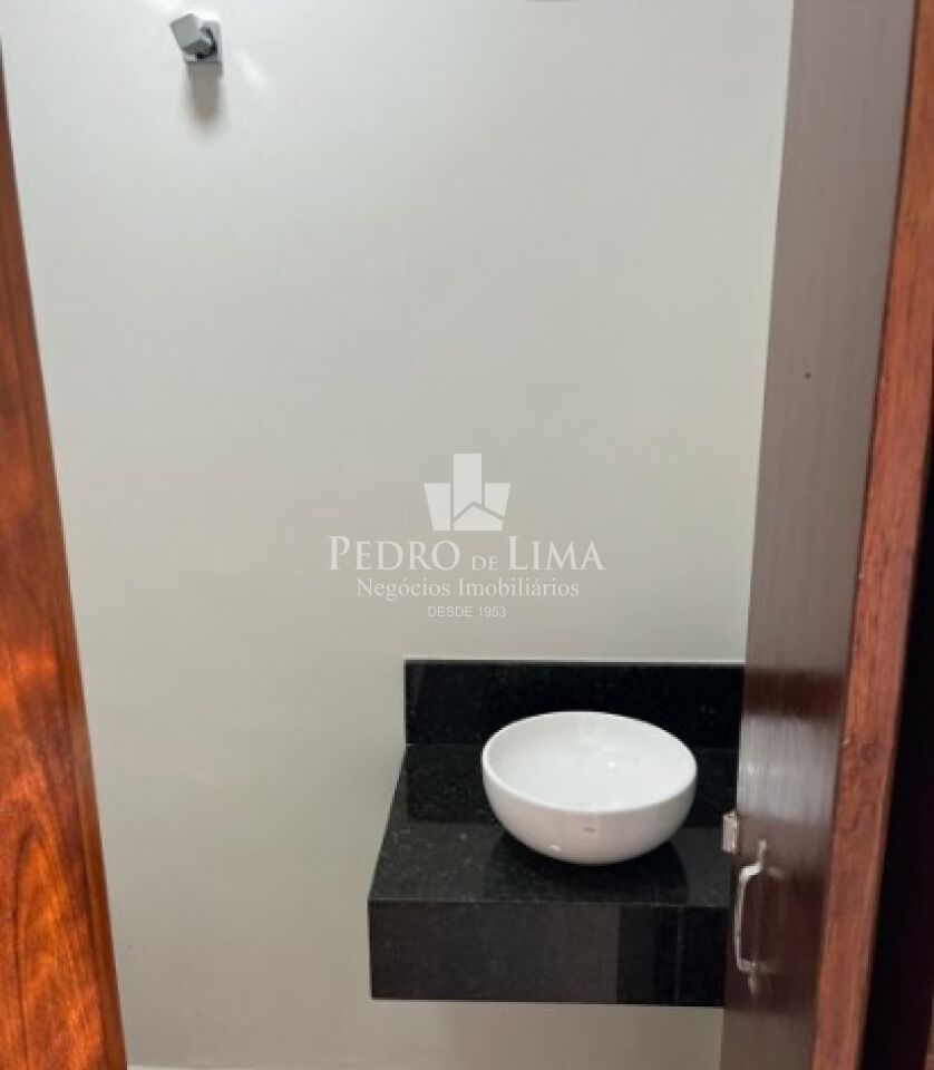Sobrado Frontal, 3 quartos, 2 suítes, 4 vagas na Vila Carrão
