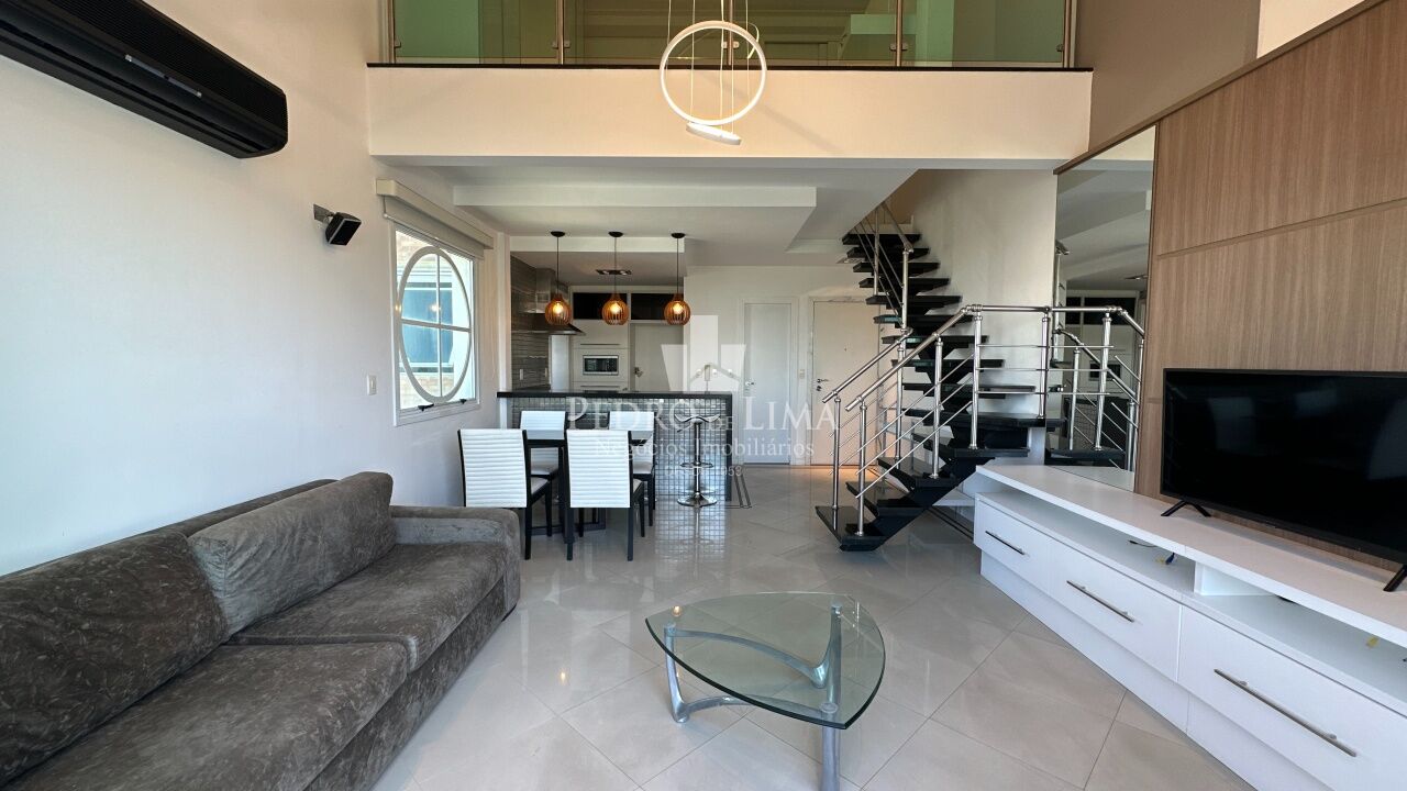 Duplex com 1 quarto, suíte, 2 vagas, Anália Franco. Condomínio Pozelli Loft Plus.