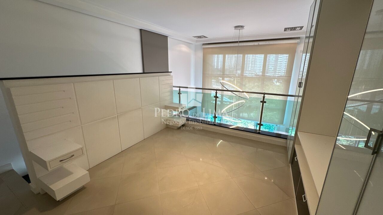 Duplex com 1 quarto, suíte, 2 vagas, Anália Franco. Condomínio Pozelli Loft Plus.