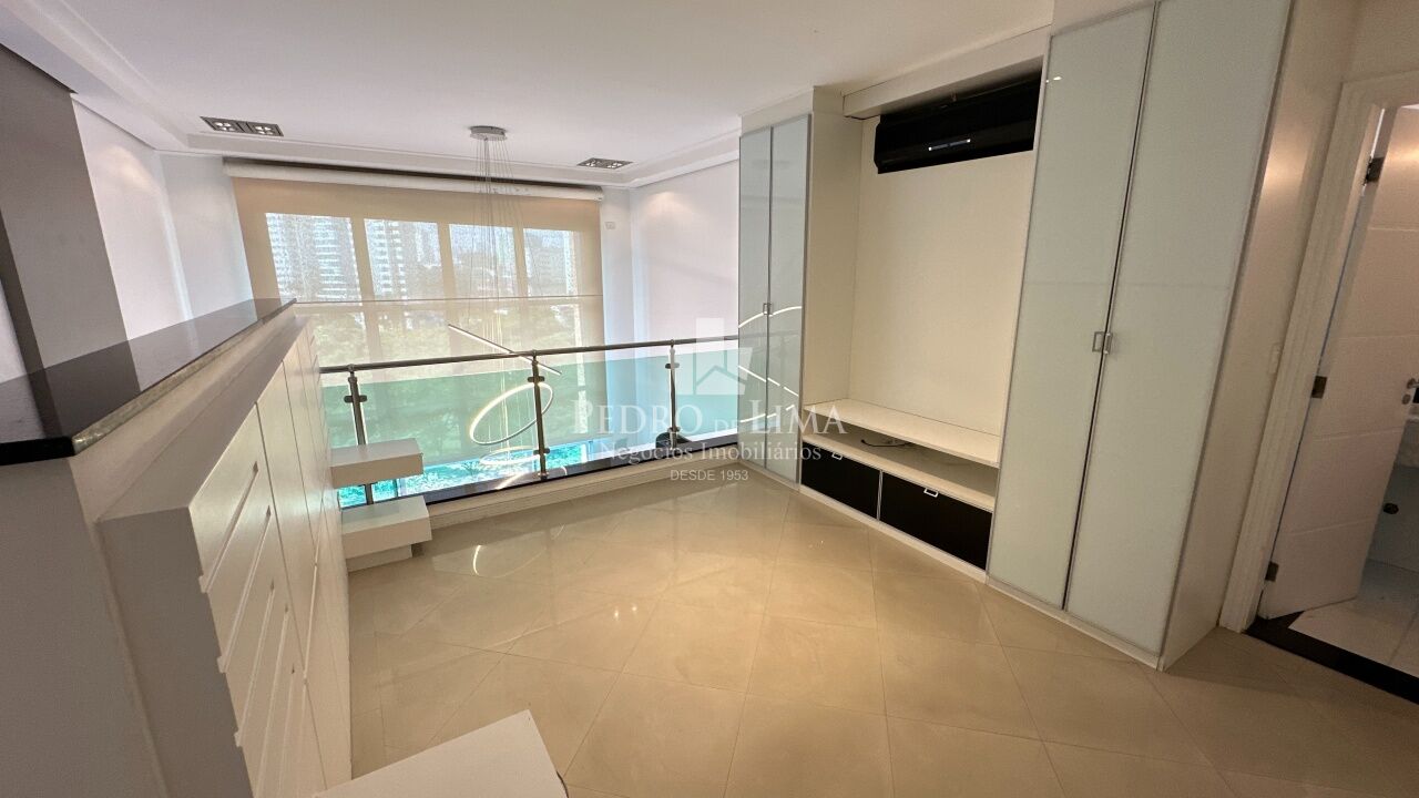 Duplex com 1 quarto, suíte, 2 vagas, Anália Franco. Condomínio Pozelli Loft Plus.