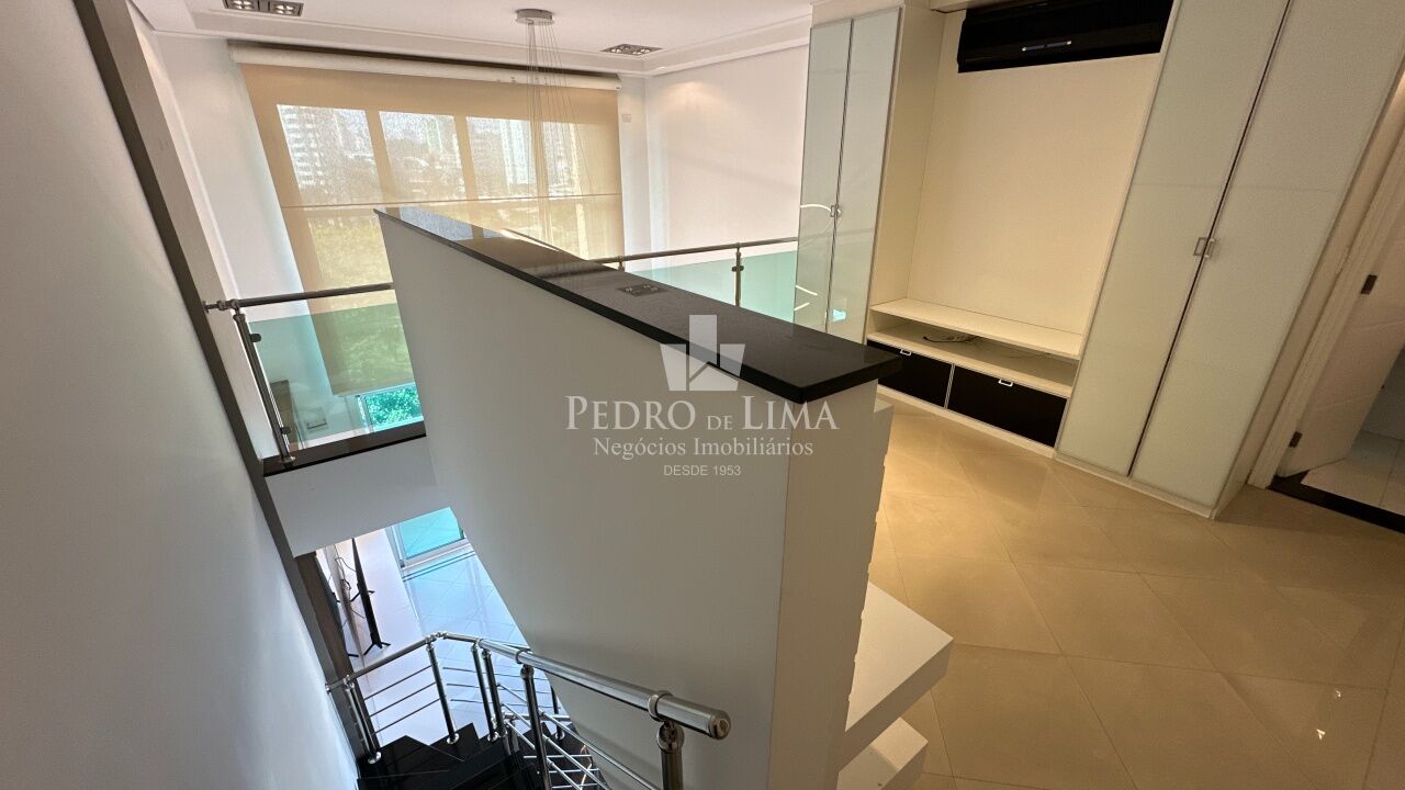 Duplex com 1 quarto, suíte, 2 vagas, Anália Franco. Condomínio Pozelli Loft Plus.