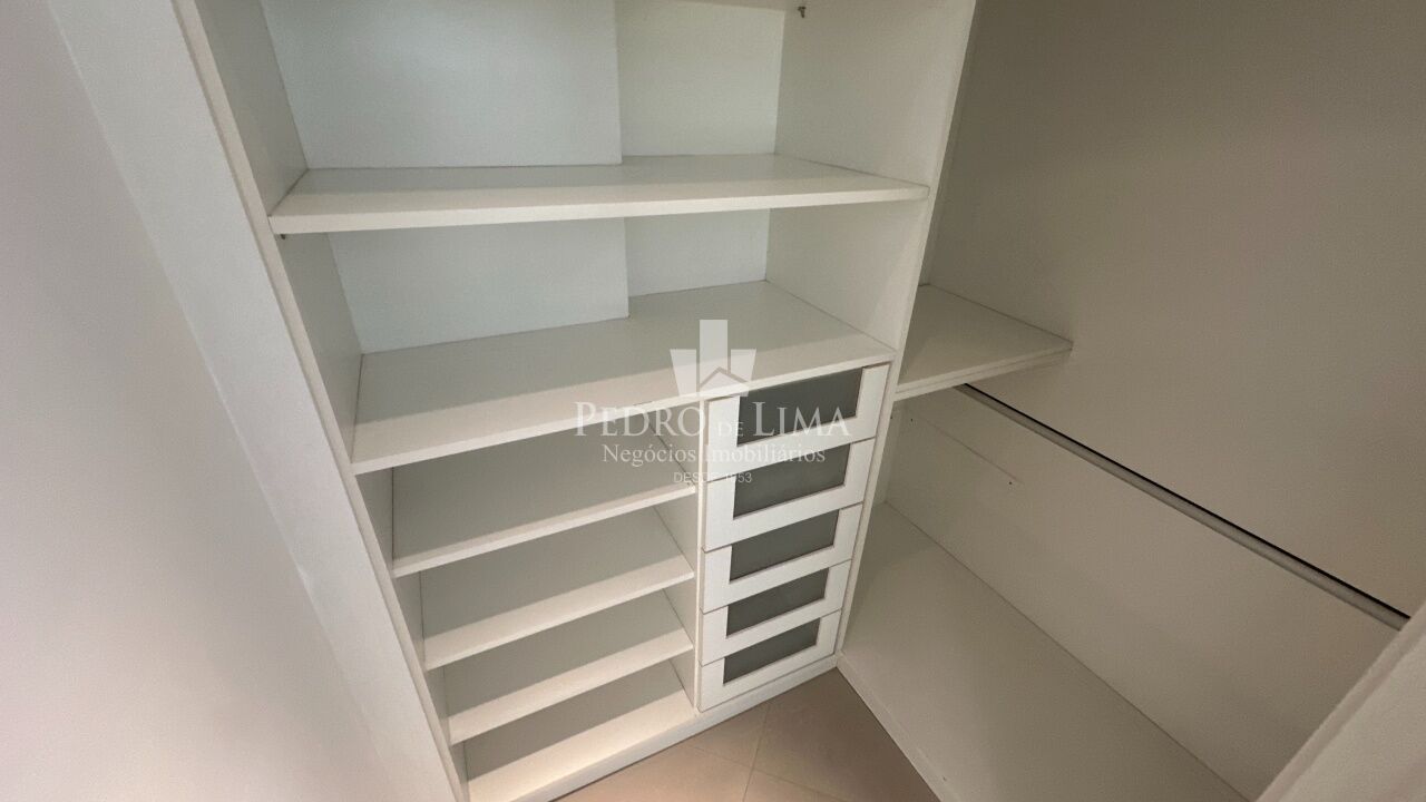 Duplex com 1 quarto, suíte, 2 vagas, Anália Franco. Condomínio Pozelli Loft Plus.