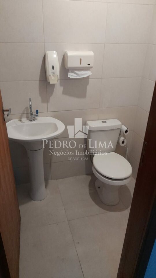 Galpão + sobrado, 2 vagas no Parque São Lucas.