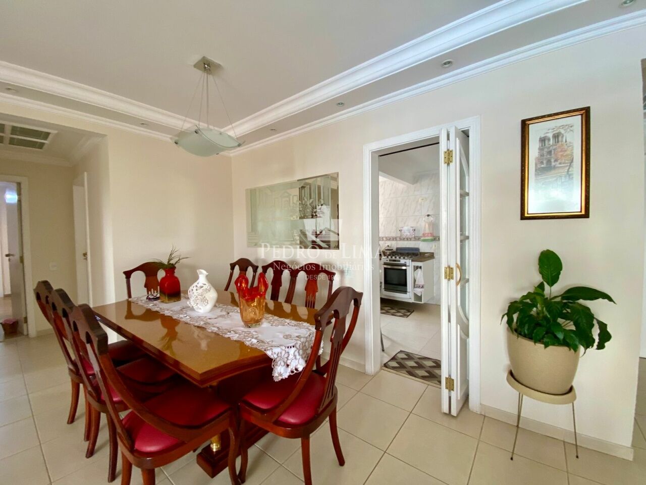 Apartamento com 3 suítes e 3 vagas no condomínio Champs Elysees