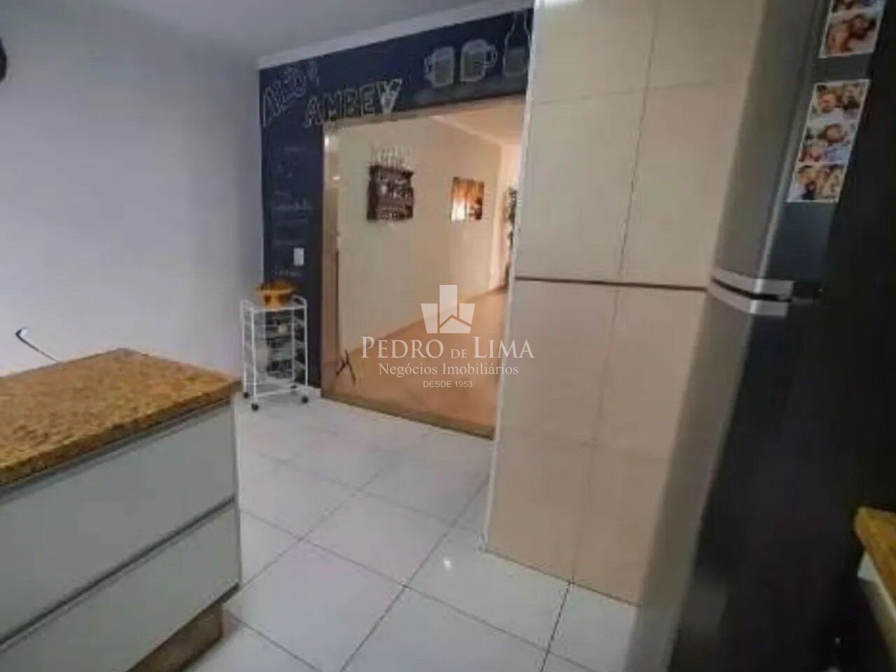 Sobrado com Espaço Gourmet 3 quartos sendo 1 suite, 2 vagas de garagem Agua Rasa