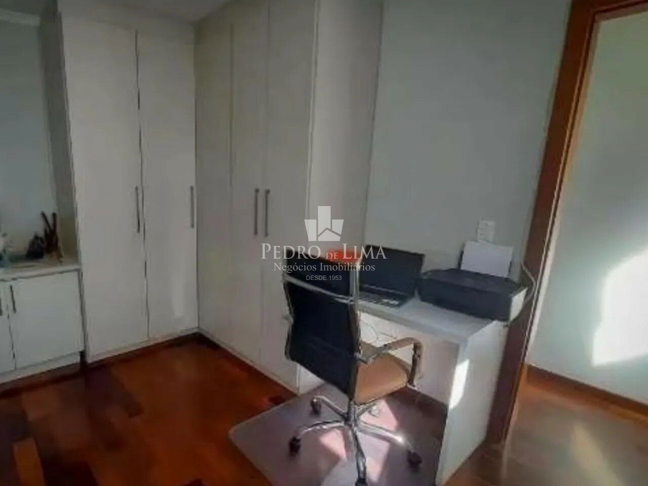 Sobrado com Espaço Gourmet 3 quartos sendo 1 suite, 2 vagas de garagem Agua Rasa