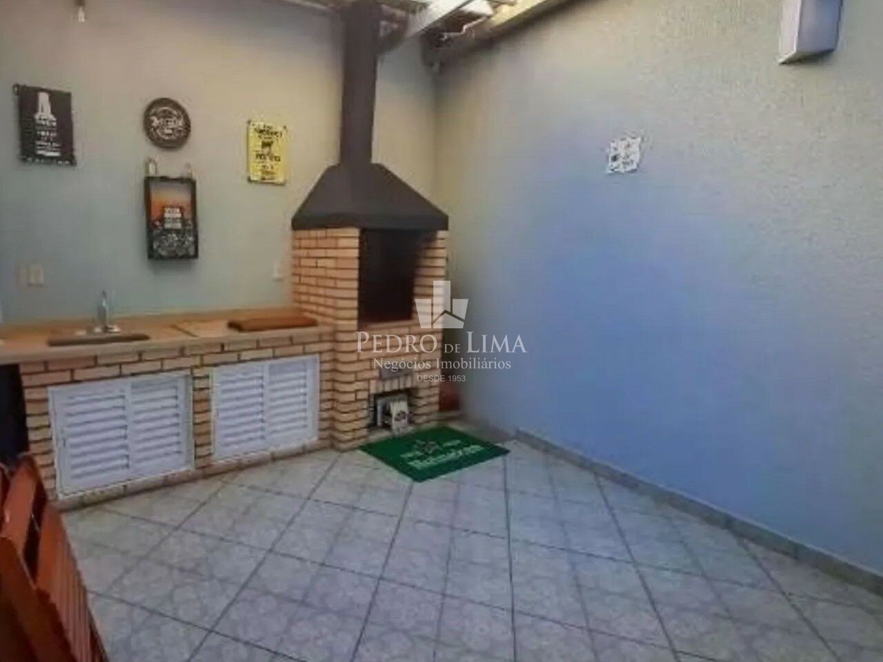 Sobrado com Espaço Gourmet 3 quartos sendo 1 suite, 2 vagas de garagem Agua Rasa
