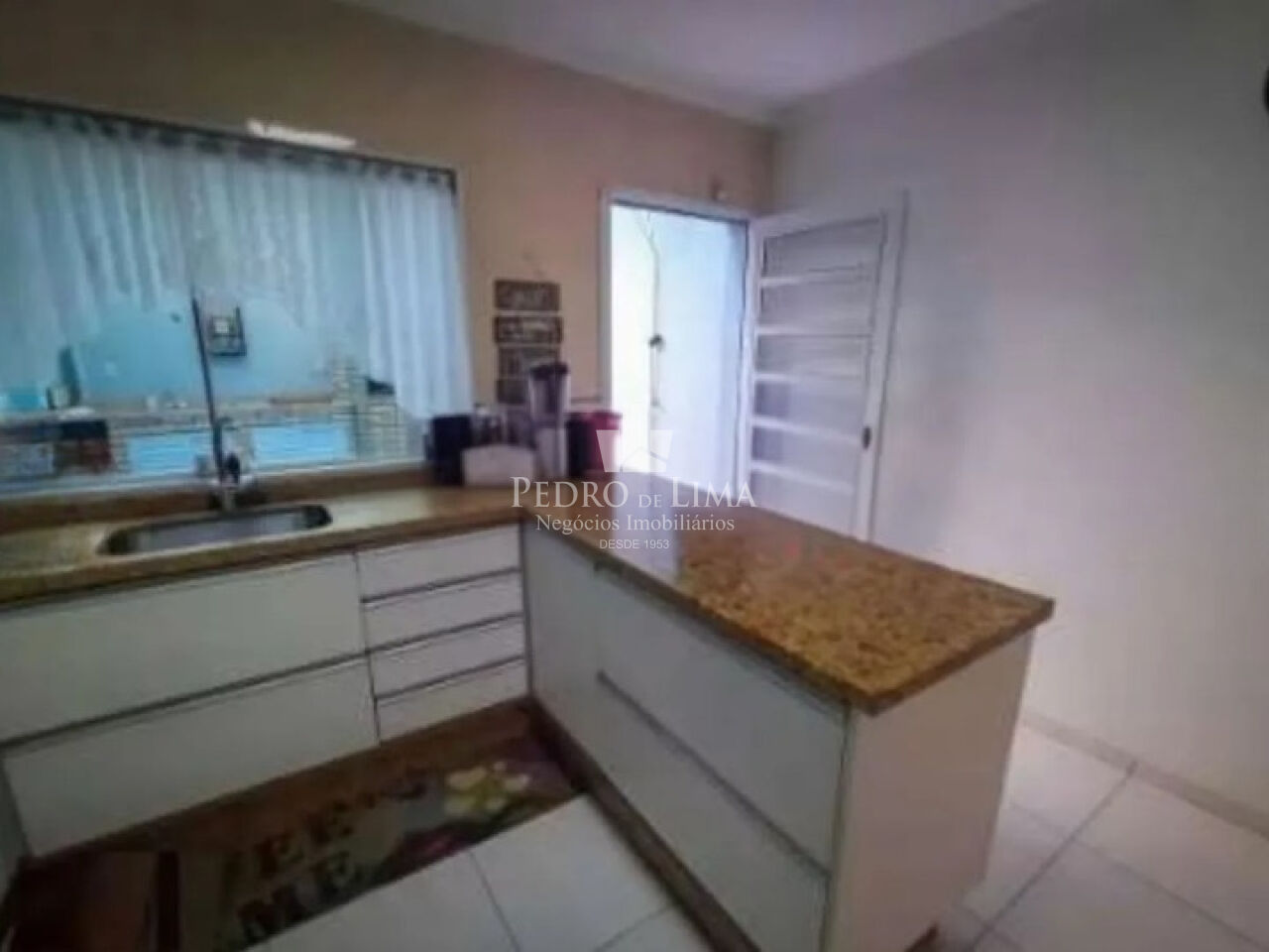 Sobrado com Espaço Gourmet 3 quartos sendo 1 suite, 2 vagas de garagem Agua Rasa