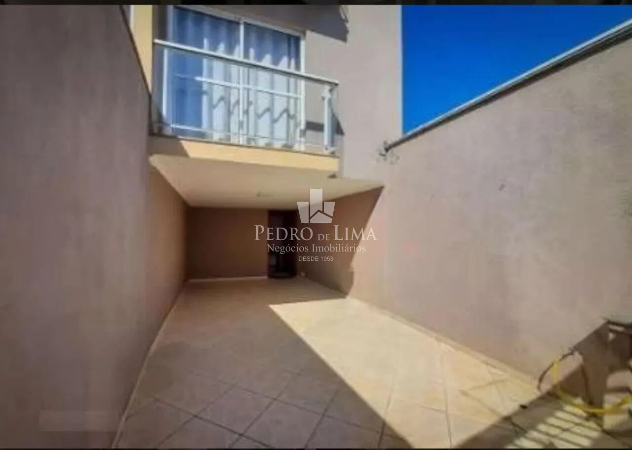 Sobrado com Espaço Gourmet 3 quartos sendo 1 suite, 2 vagas de garagem Agua Rasa