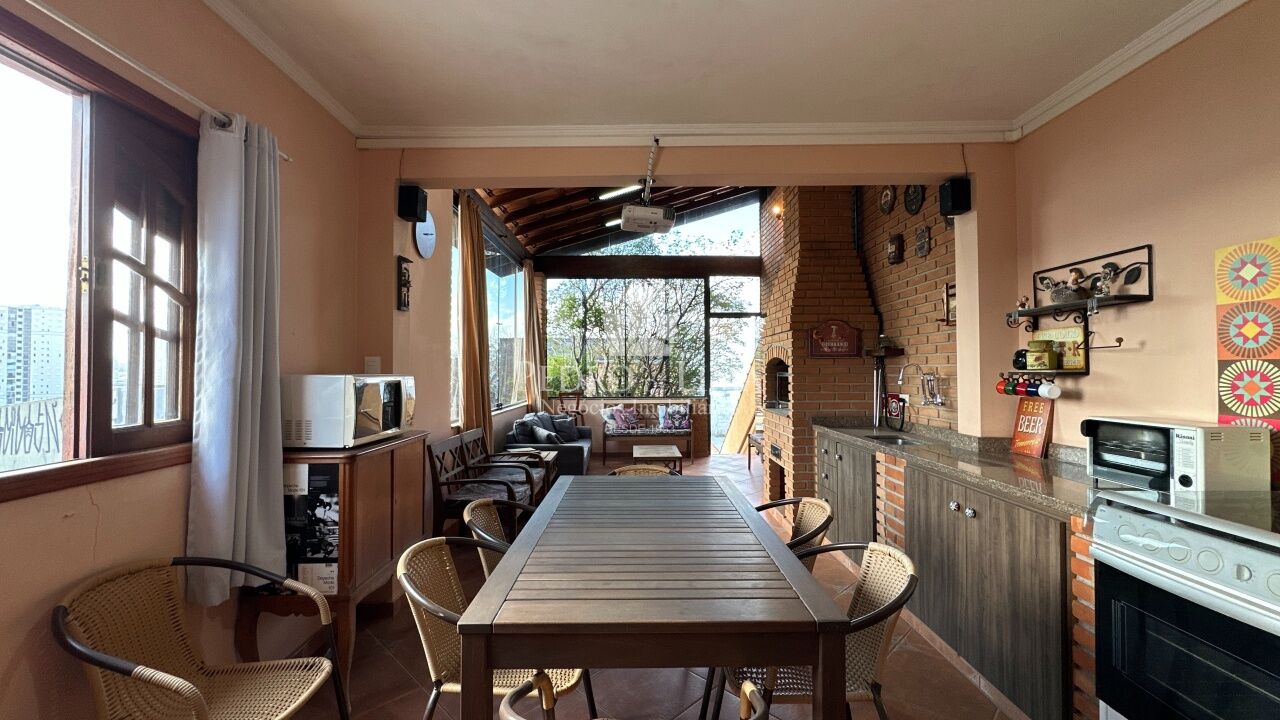 Sobrado com 4 quartos (1 suíte), 2 vagas - Vila Antonieta - Aricanduva