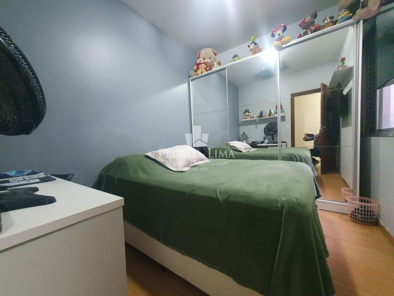 Sobrado Frontal, 4 dormitórios, 2 vagas na Água Rasa