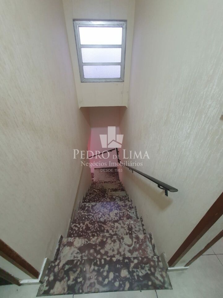 Sobrado Frontal, 4 dormitórios, 2 vagas na Água Rasa