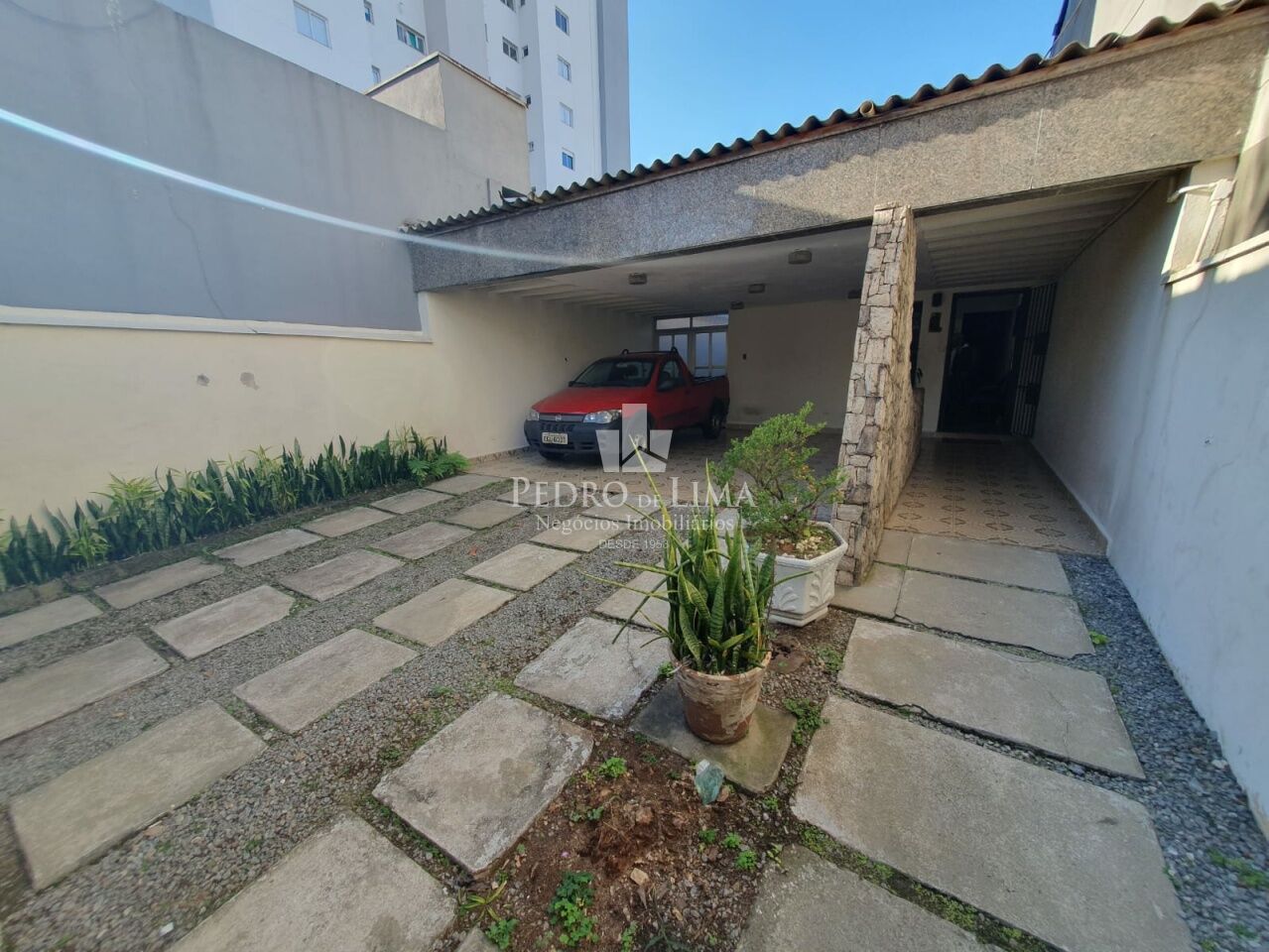 imagem do imovel Casa terrea com 165m2 com 4 quartos, duas salas, 3 banheiros. Terreno com 347m2  ref: TP28497