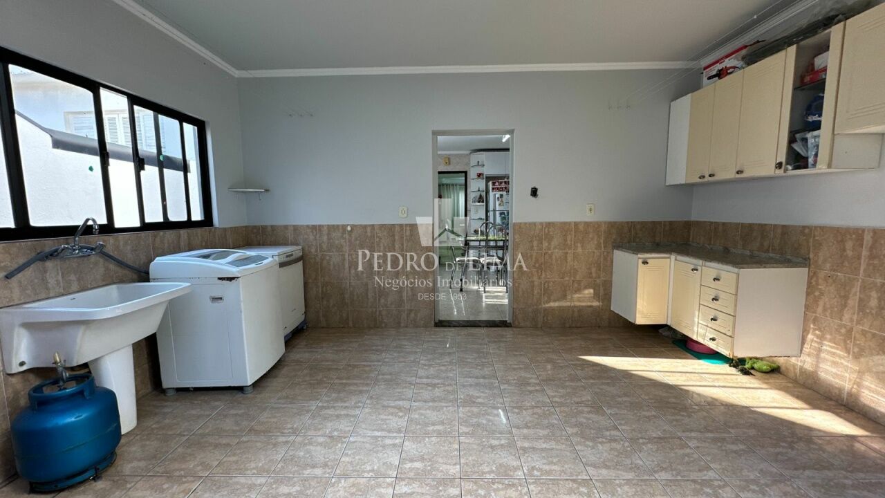 Sobrado com 3 quartos (1 suíte) 4 vagas de garagem - Vila Carrão 