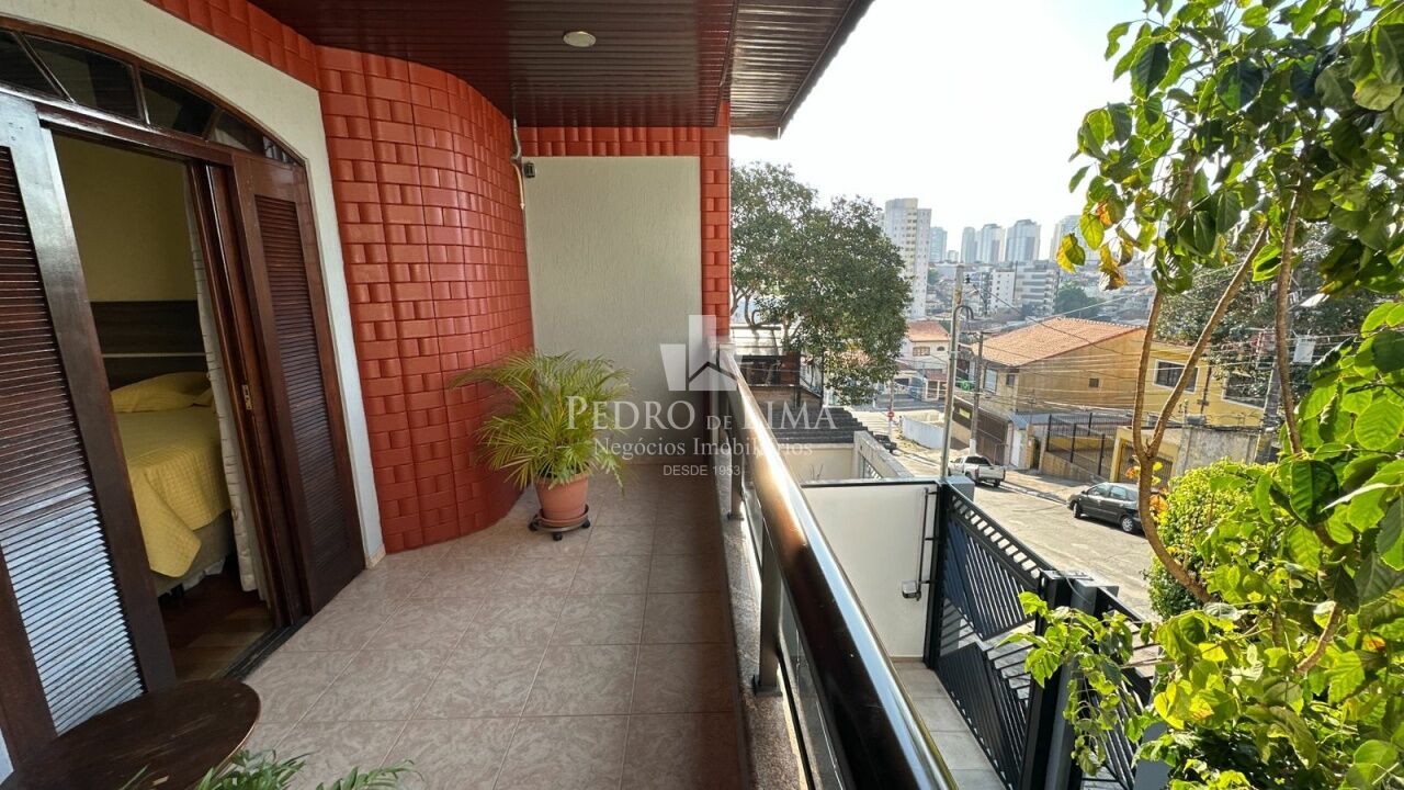 Sobrado com 3 quartos (1 suíte) 4 vagas de garagem - Vila Carrão 