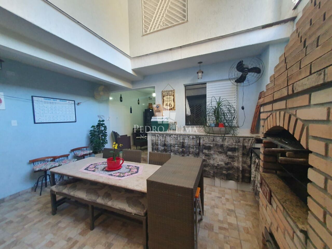 Casa de Vila no Tatuapé com 140m², 3 suítes, área com churrasqueira e forno de pizza.