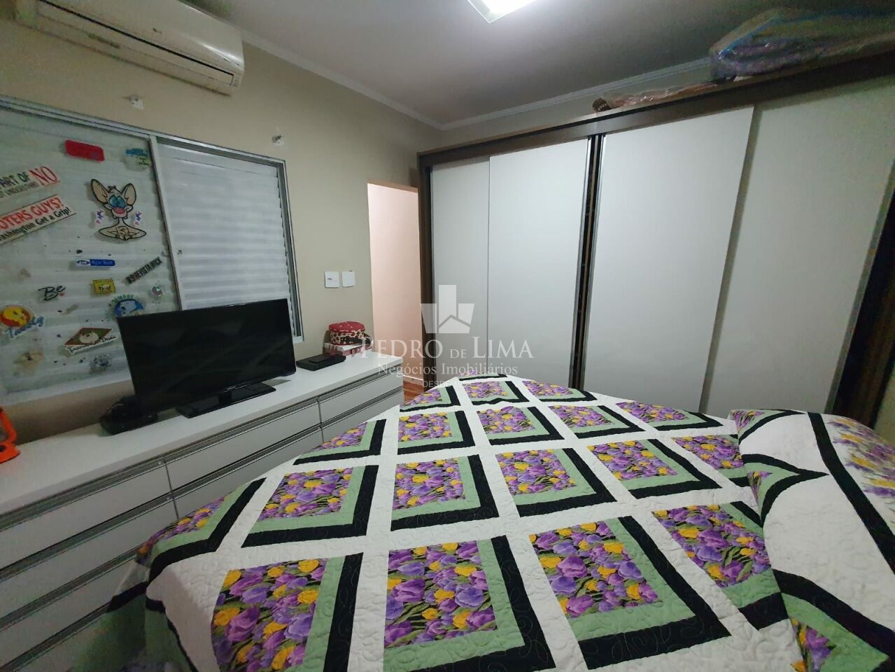 Casa de Vila no Tatuapé com 140m², 3 suítes, área com churrasqueira e forno de pizza.