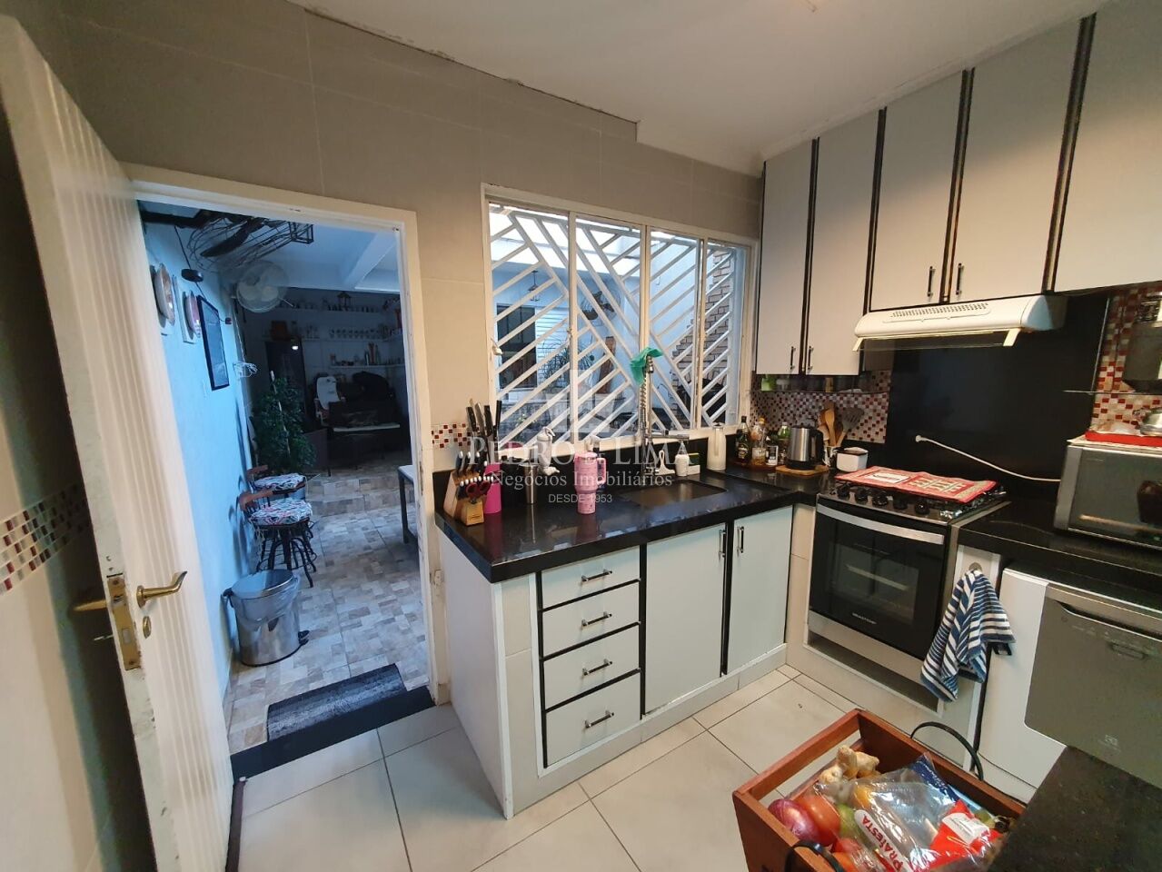 Casa de Vila no Tatuapé com 140m², 3 suítes, área com churrasqueira e forno de pizza.
