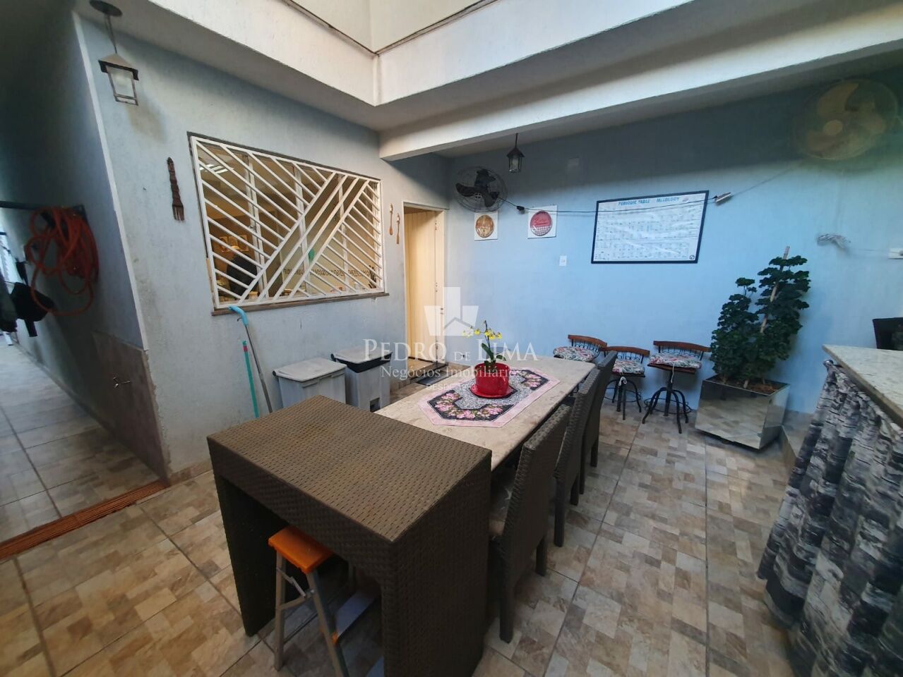 Casa de Vila no Tatuapé com 140m², 3 suítes, área com churrasqueira e forno de pizza.