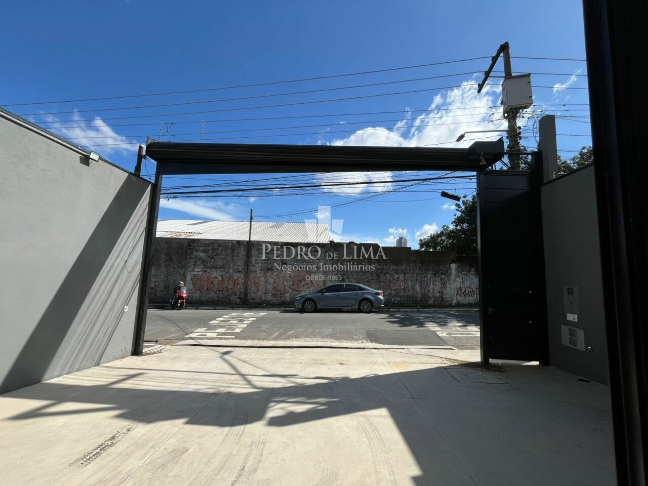 Galpão 10x21, pé direito 10m, entra caminhão container, rua larga baixo movimento, Vila Prudente
