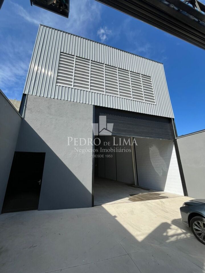 Galpão 10x21, pé direito 10m, entra caminhão container, rua larga baixo movimento, Vila Prudente
