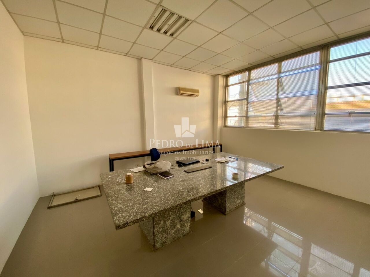 Prédio Comercial com 4 andares e 20 vagas Bairro Maranhão SP