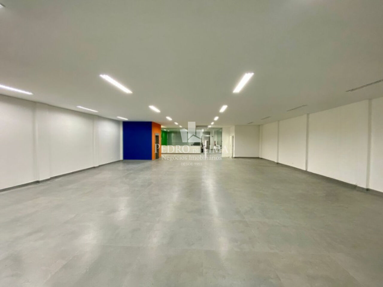 Prédio Comercial com 4 andares e 20 vagas Bairro Maranhão SP
