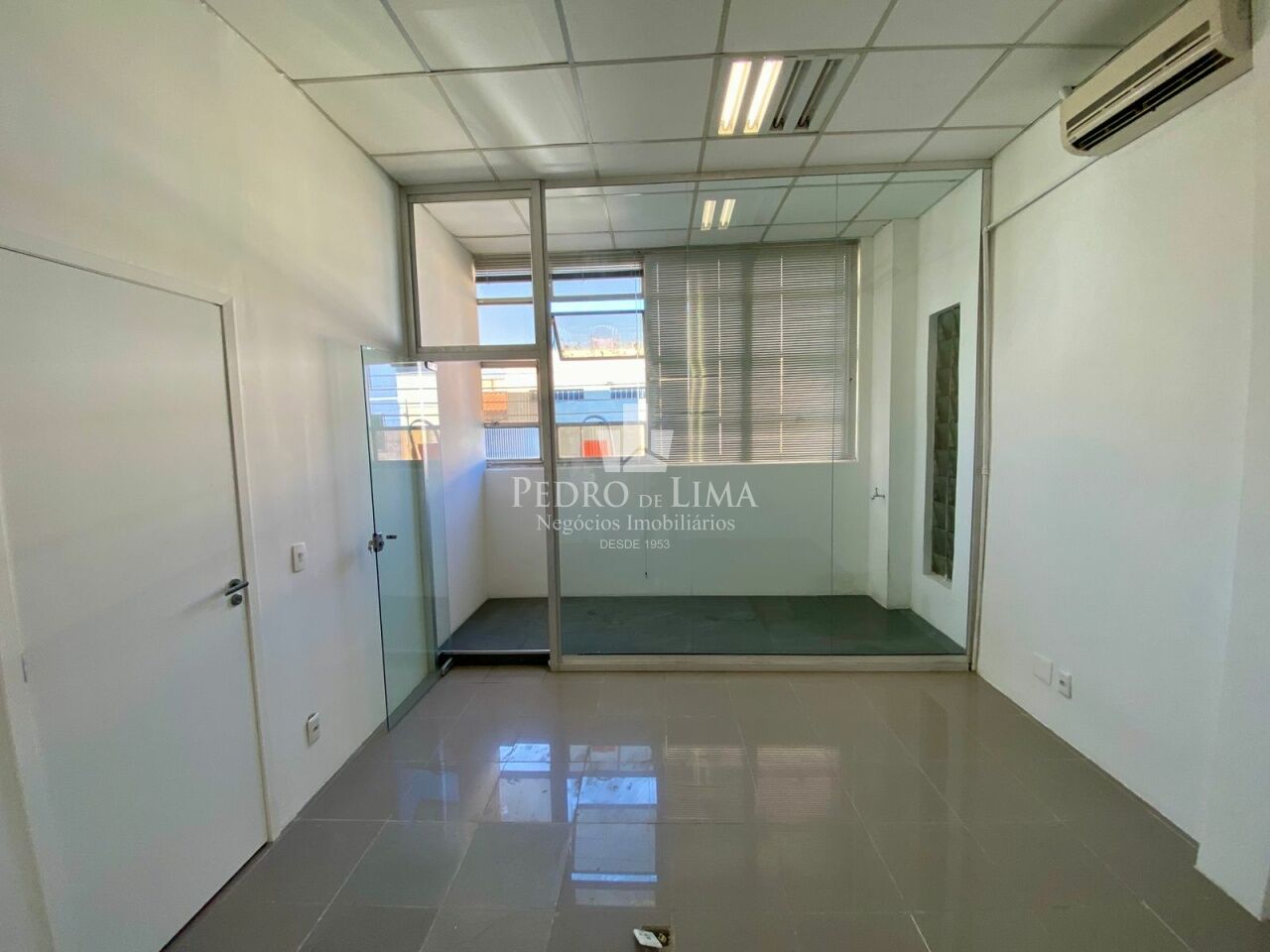 Prédio Comercial com 4 andares e 20 vagas Bairro Maranhão SP