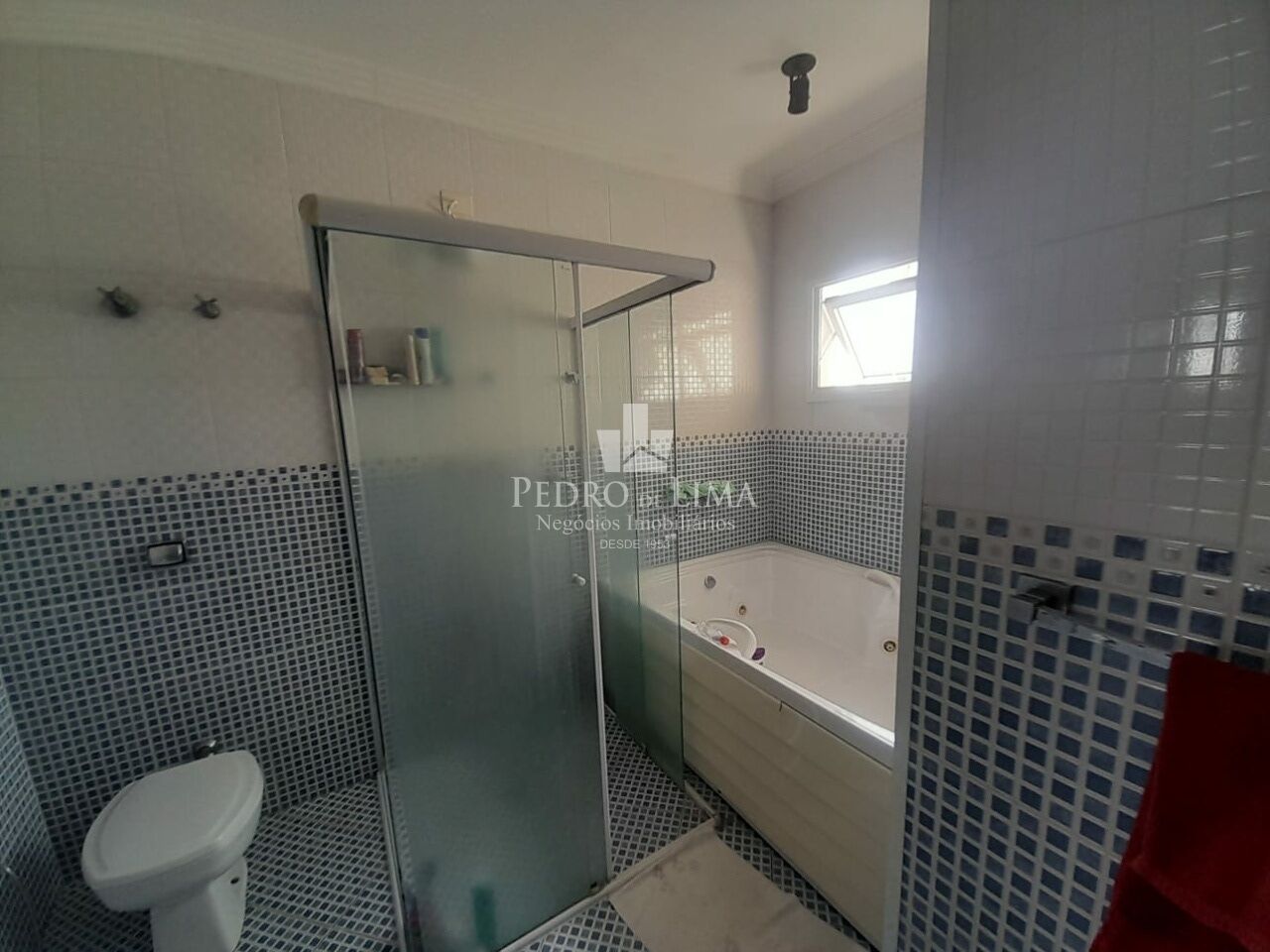 Sobrado Vila Carrao , 6 dormitorios ,3 suites e 5 vagas de garagem 