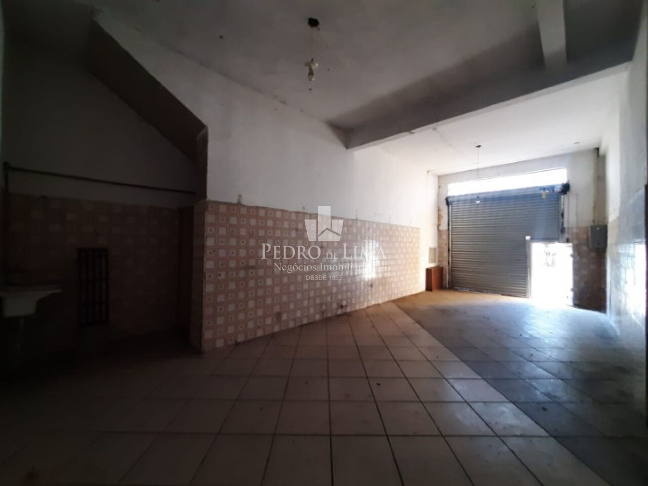 Casa de 4 quartos, 1 suíte, 8 vagas, Salão comercial em Vila Ema