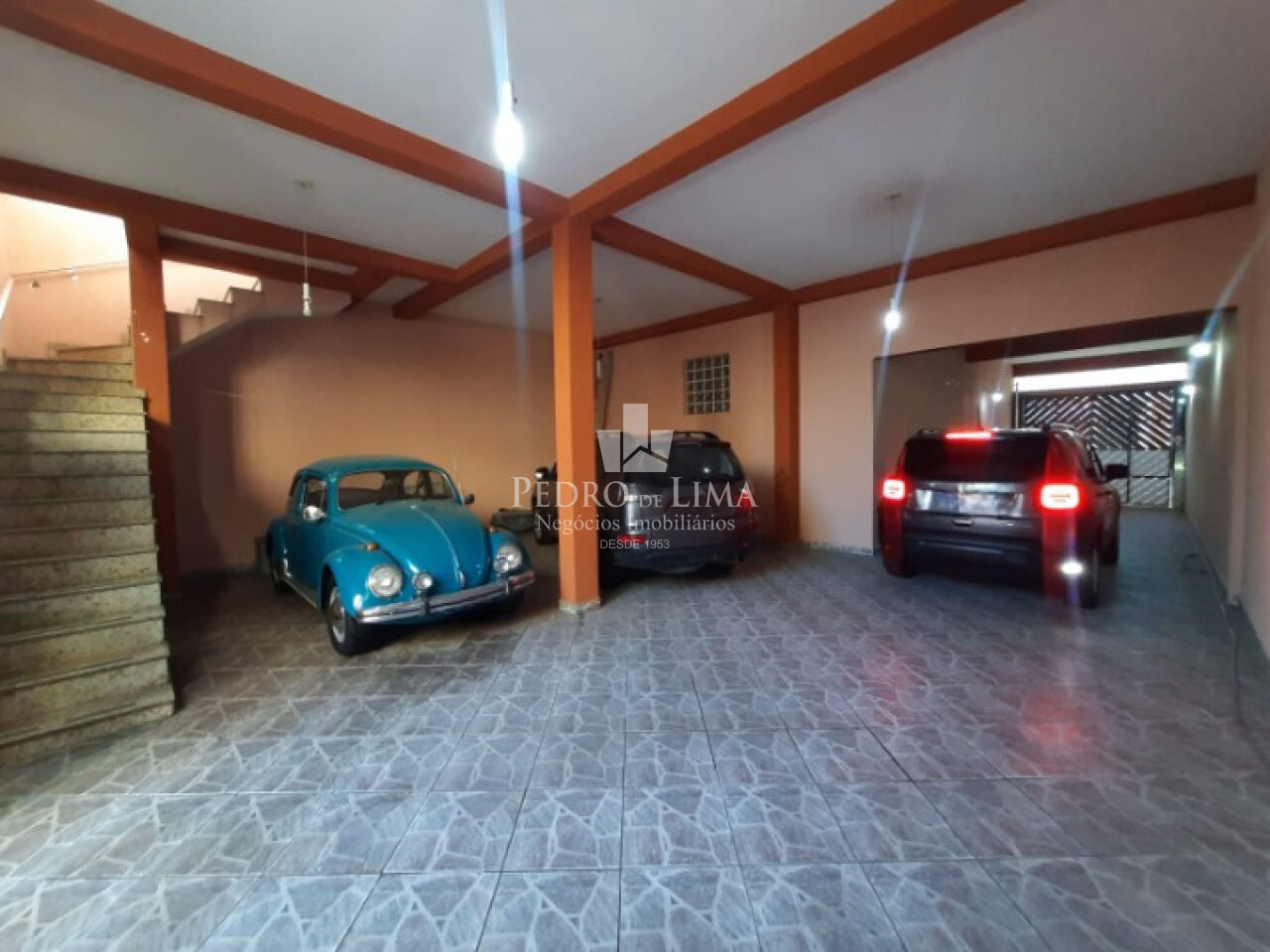 Casa de 4 quartos, 1 suíte, 8 vagas, Salão comercial em Vila Ema