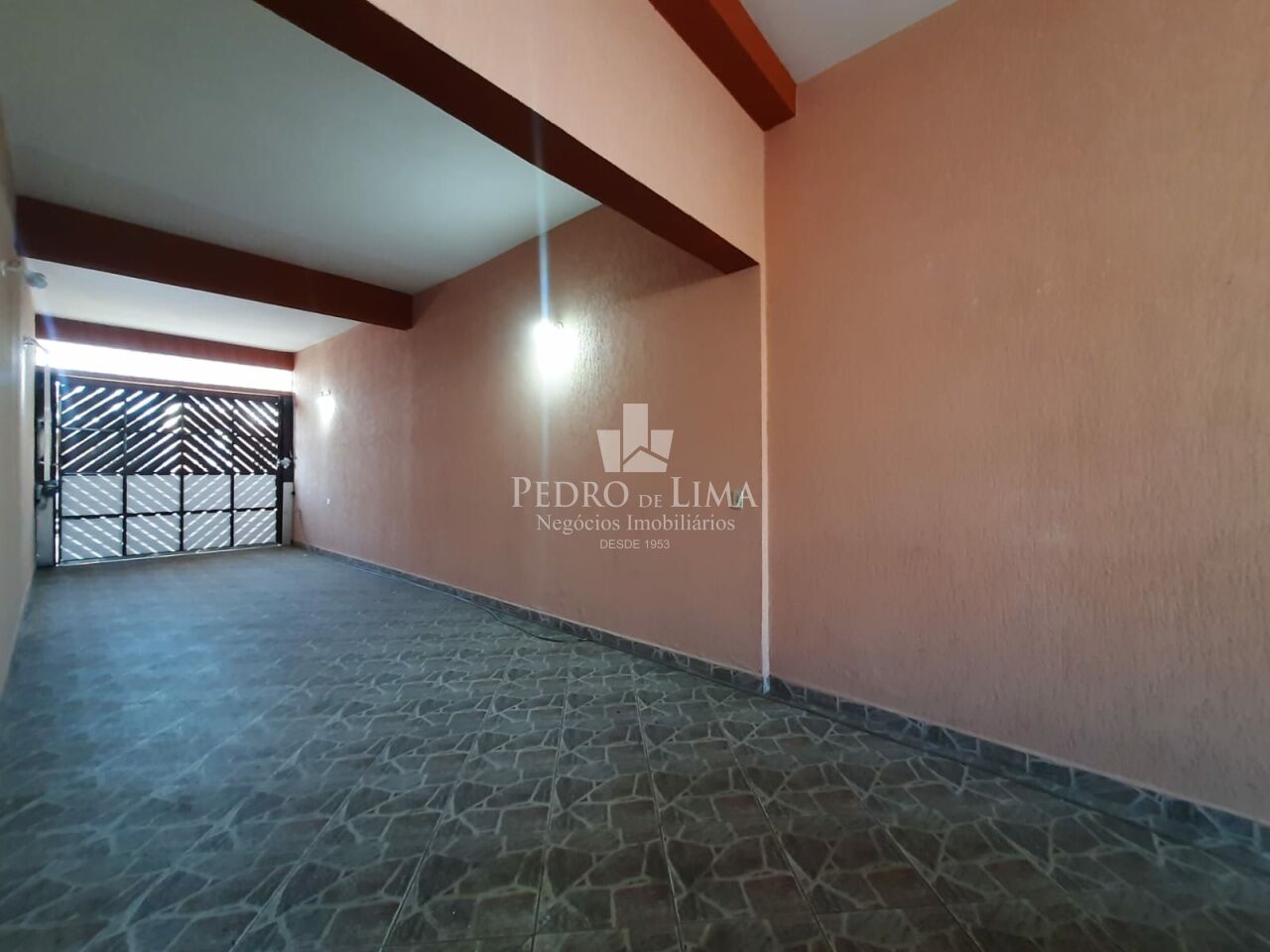 Casa de 4 quartos, 1 suíte, 8 vagas, Salão comercial em Vila Ema