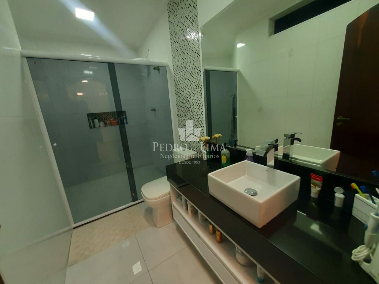 Casa de 4 quartos, 1 suíte, 8 vagas, Salão comercial em Vila Ema