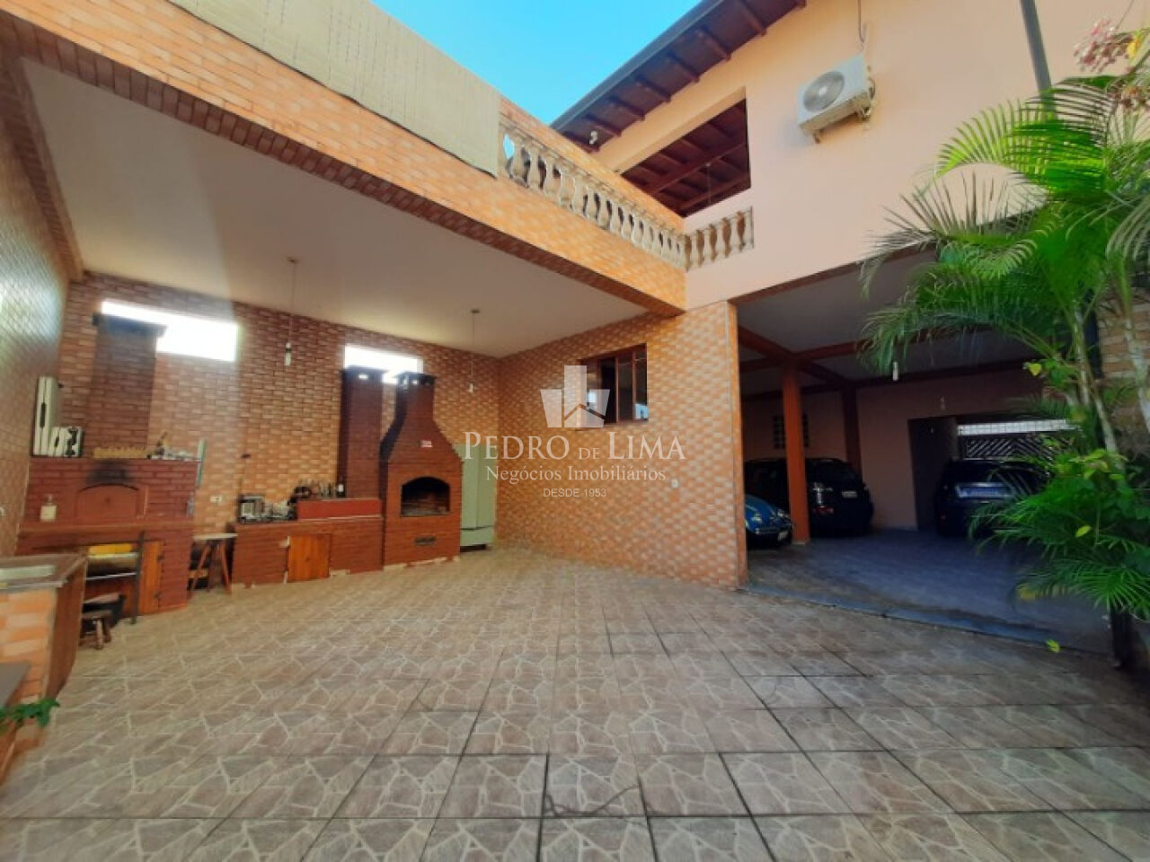 Casa de 4 quartos, 1 suíte, 8 vagas, Salão comercial em Vila Ema